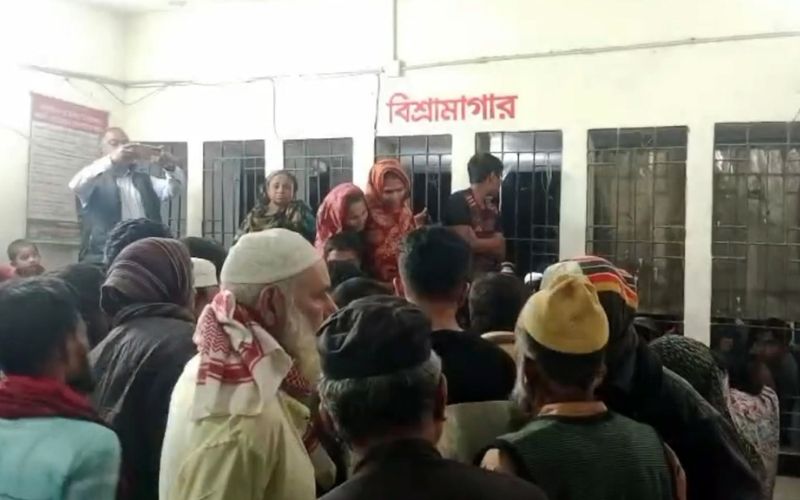 মাদারীপুরে বাসের ধাক্কায় শিক্ষার্থী নিহত